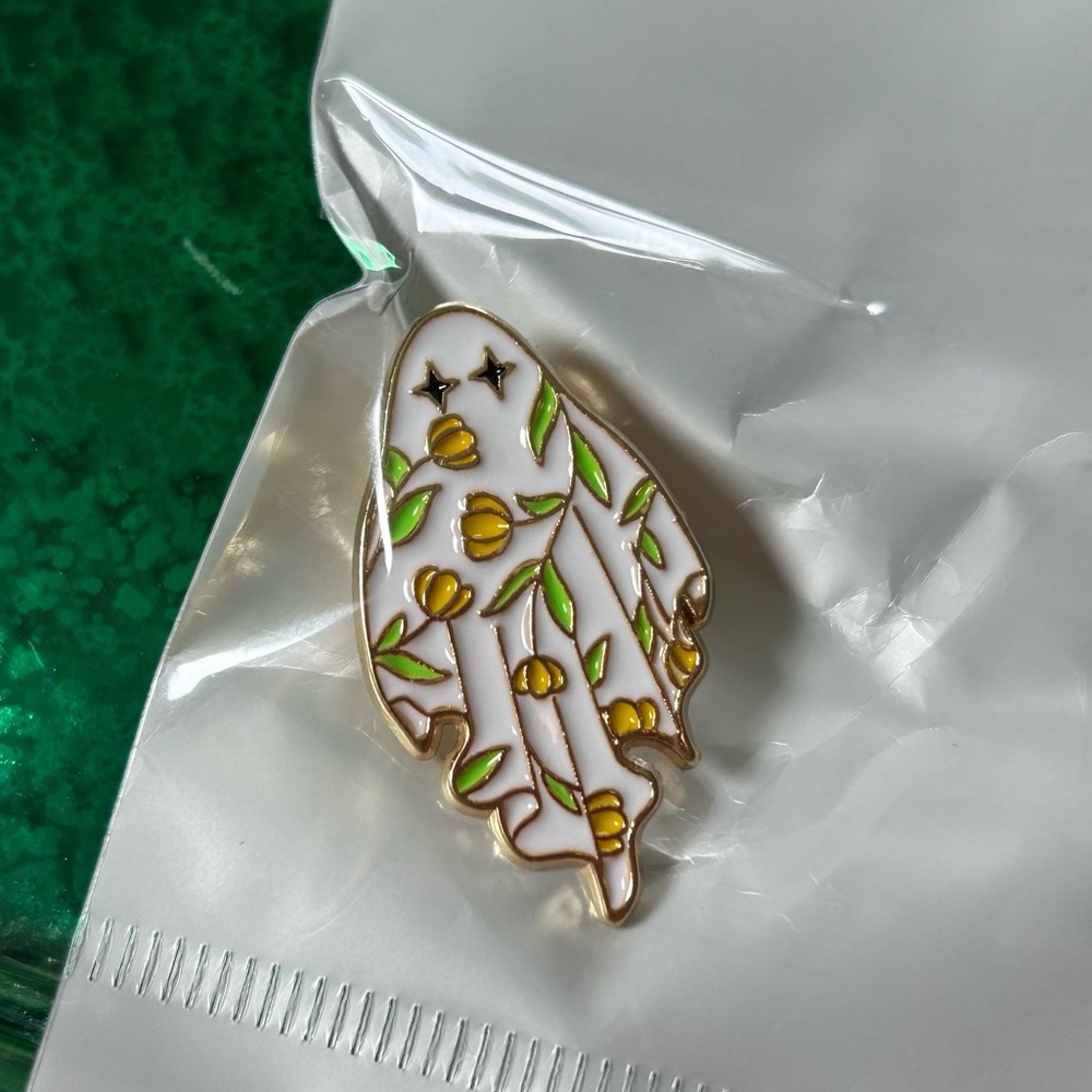 Tulip ghost pin